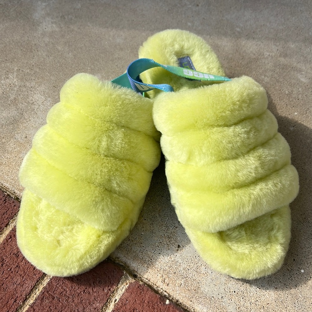 Ugg Big Kid Sz 6 Fluff Yeah Slides yellow